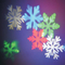 De multikleuren LEIDENE Sneeuwvlok steekt Sneeuw Dalende Lichten voor Kerstmis Waterdichte Projector aan